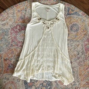 KNOX ROSE Embroidered Cream Sleeveless Flowy Top! Size M!!